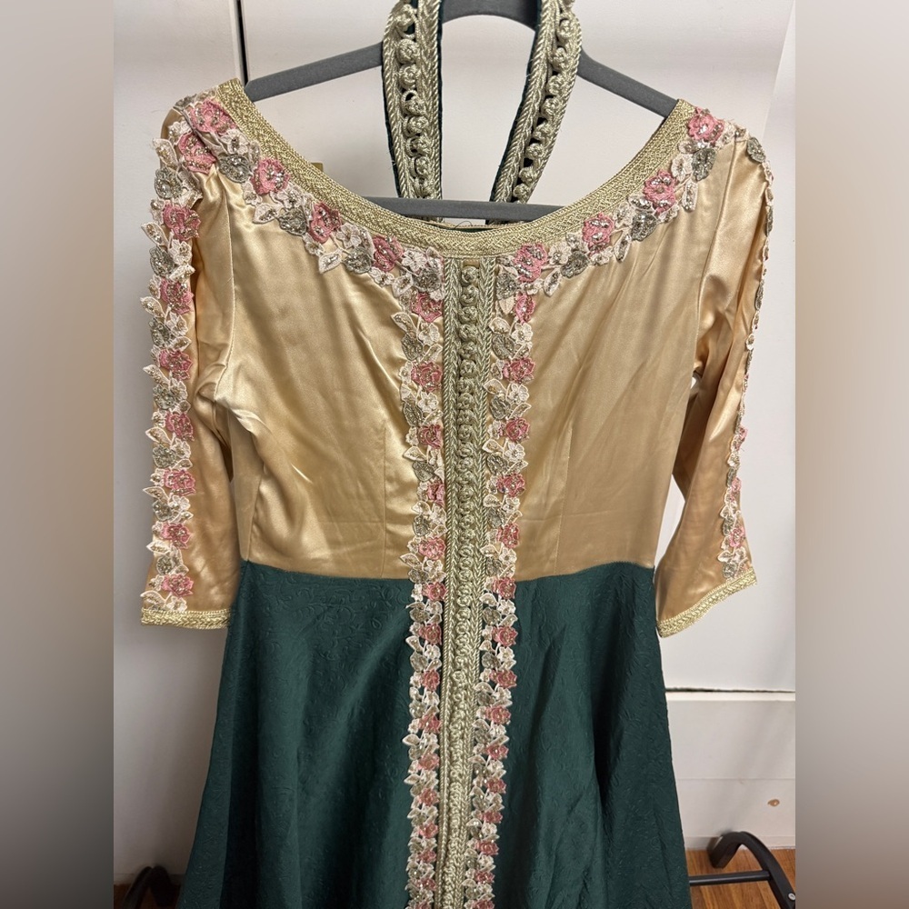 Elegant Green and Gold Embroidered Women’s Dress khaftan Morracan M/Large - Picture 8 of 13